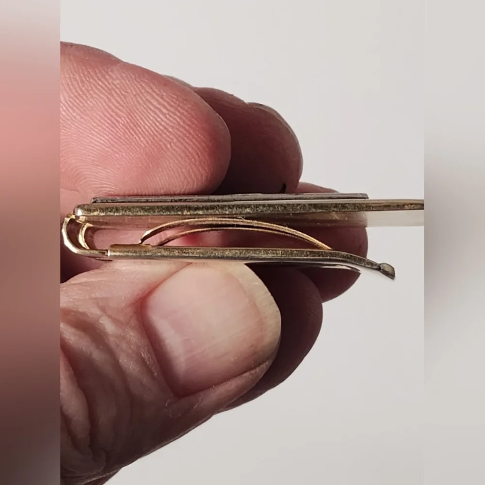 Vintage money clip with golf club 18th hole says 